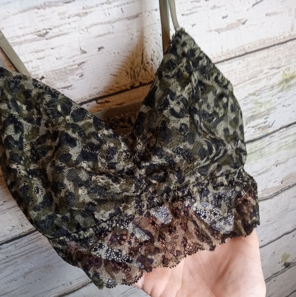 PINK Victoria's Secret Camo Bralette xs - Picture 3 of 8